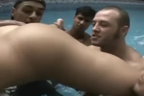 Thais receives With 5 twinks