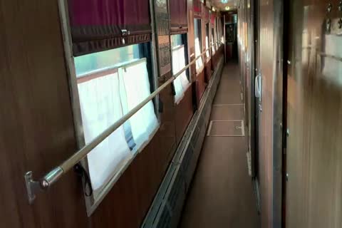 ladyman drilled Girlfriend In The train while No One Sees